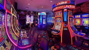 Antarmuka permainan JILI di platform liga 808 menampilkan katalog dengan kategori live-dealer dan slot